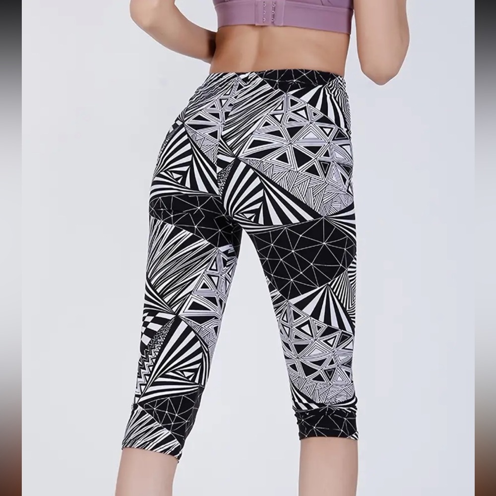NEW Capri pants